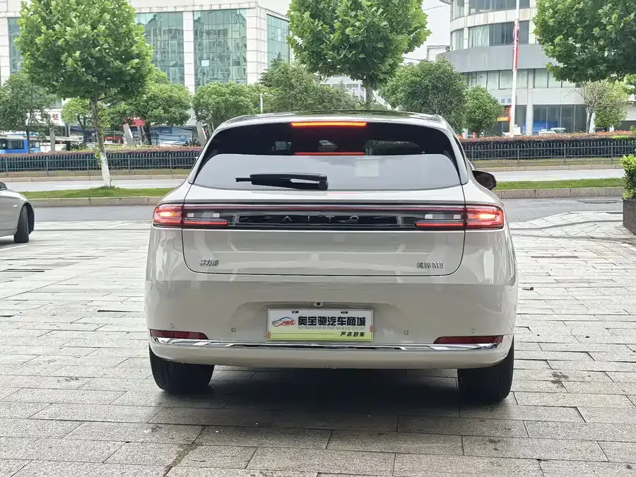 AITO M5 M5 2025 Extended Range Ultra 4WD Edition 2025 — миниатюра 2