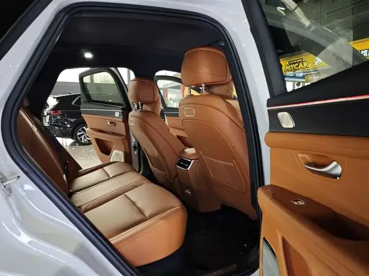 AITO M5 M5 2025 Extended Range Ultra 4WD Edition 2025 — миниатюра 2