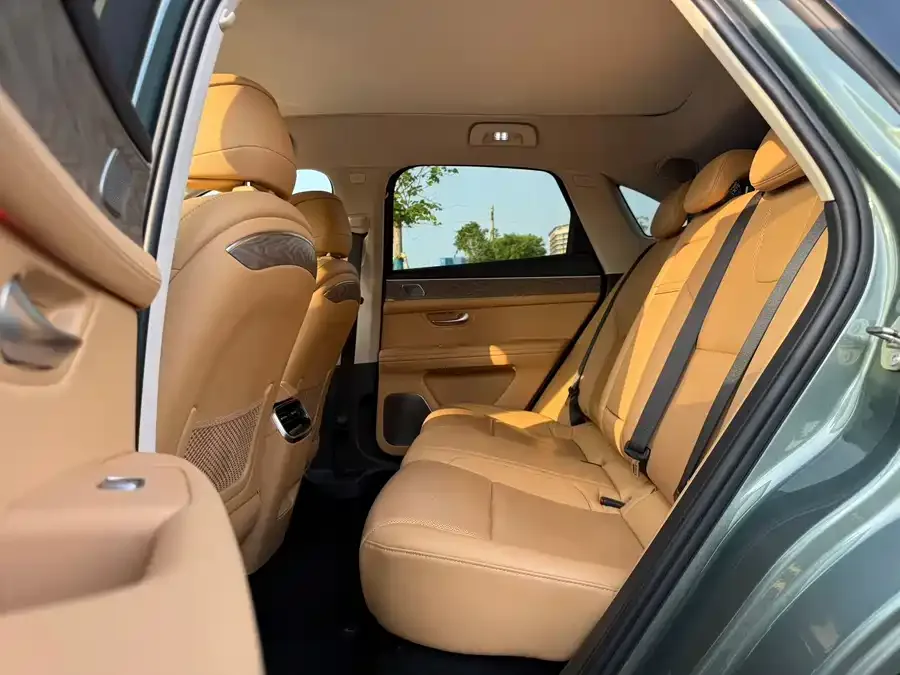 AITO M5 M5 2022 Extended Range 4WD Performance Edition 2022 — миниатюра 3