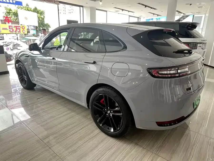 AITO M5 M5 2025 Extended Range Ultra 4WD Edition 2025 — миниатюра 4