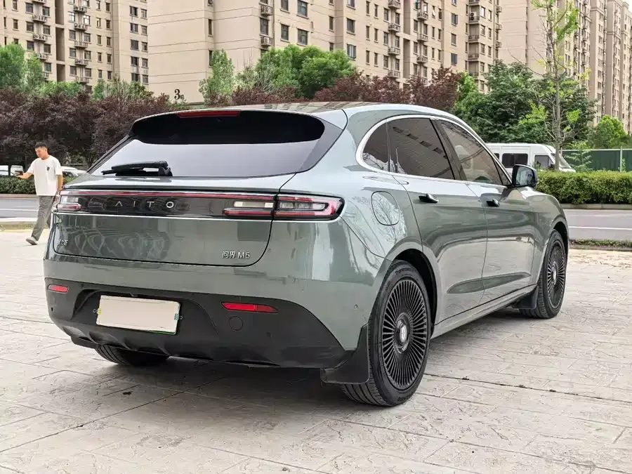 AITO M5 M5 2022 Extended Range 4WD Performance Edition 2022 — миниатюра 3