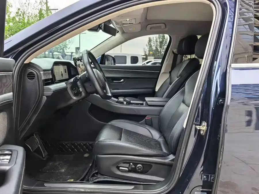 AITO M5 M5 2022 Extended Range 4WD Flagship Edition 2022 — миниатюра 4