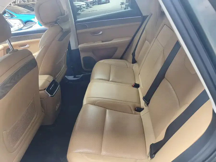 AITO M5 M5 2022 Extended Range 4WD Ultimate Edition 2022 — миниатюра 3