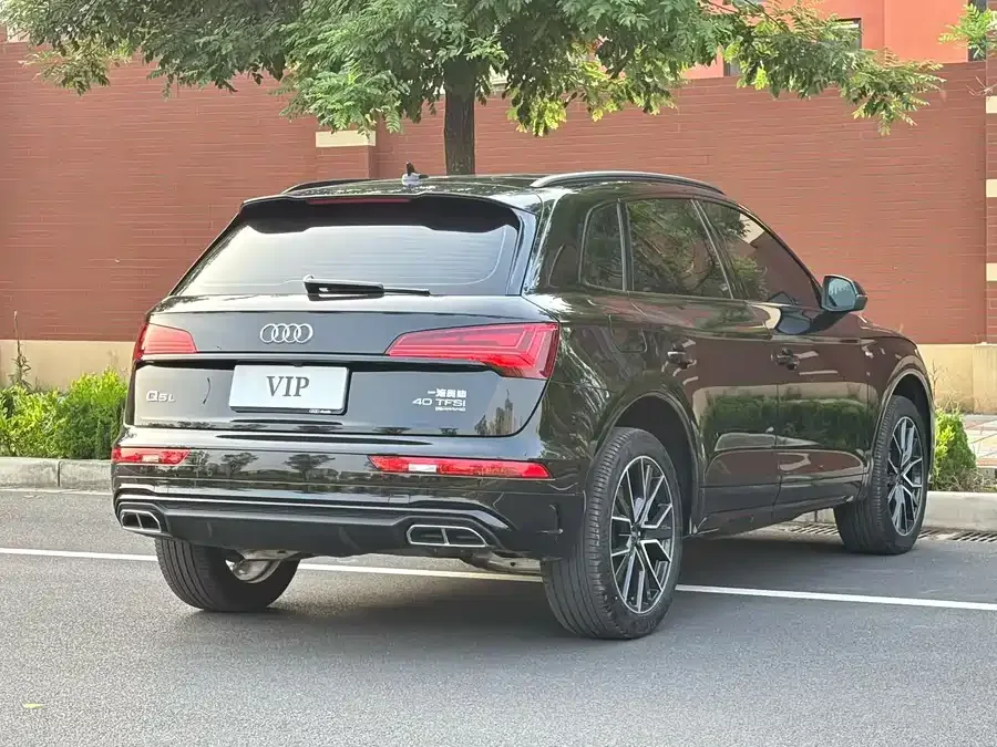 Audi Q5L 2026 45th Anniversary Edition 40 TFSI Luxury Dynamic 2026 — миниатюра 3