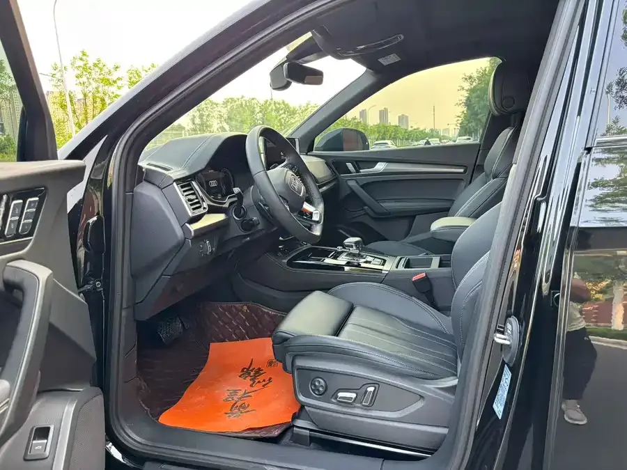 Audi Q5L 2026 45th Anniversary Edition 40 TFSI Luxury Dynamic 2026 — миниатюра 4