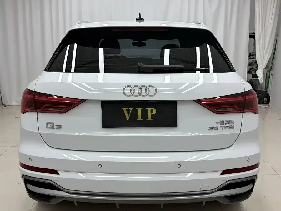 Audi Q3 2023 35 TFSI Fashion Dynamic Edition (1.4T) 2022 — миниатюра 2
