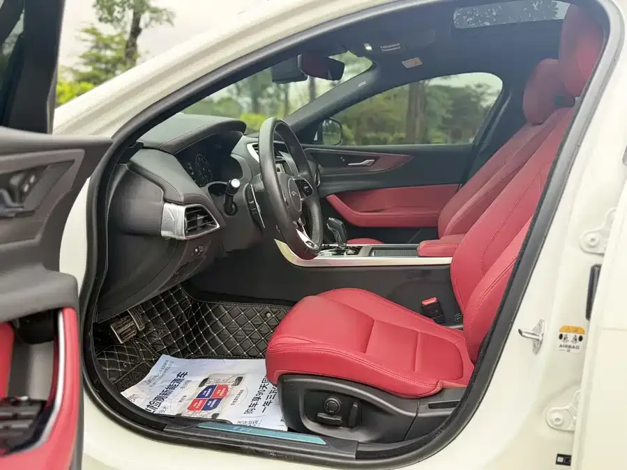 Jaguar XEL 2024 2.0T 250PS R-DYNAMIC S aggressive sports version 2023 — миниатюра 3