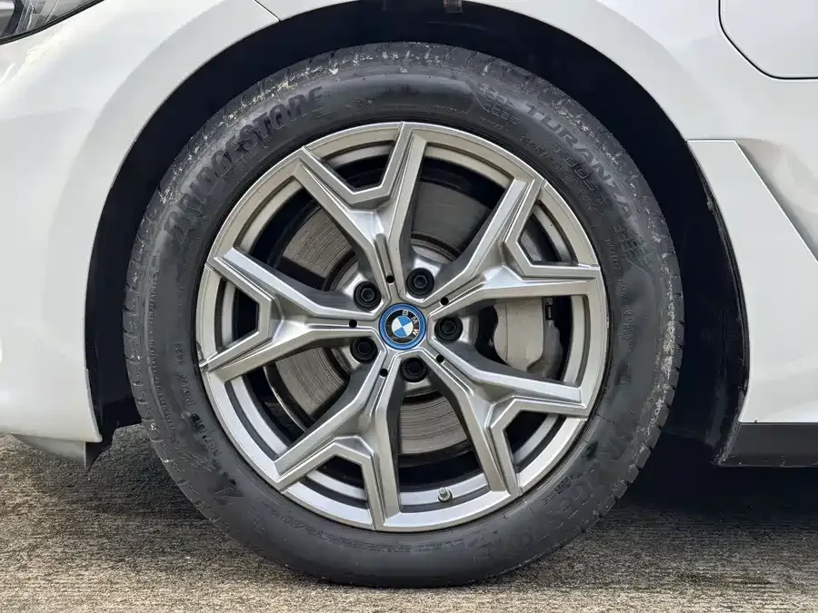 BMW i3 2022 eDrive 35 L 2022 — миниатюра 4