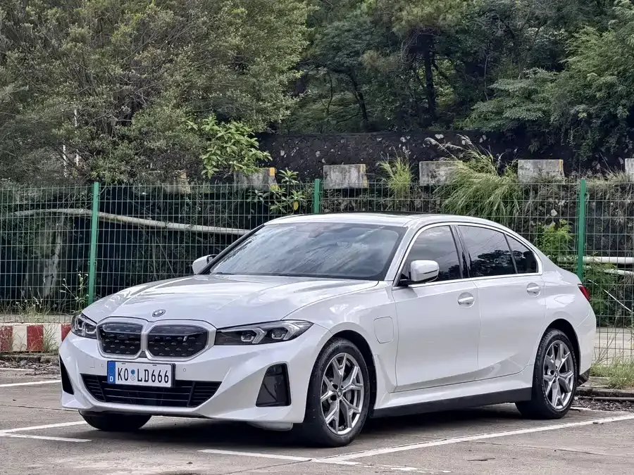 BMW i3 2022 eDrive 35 L 2022 — фото 1, купить с доставкой в Москву