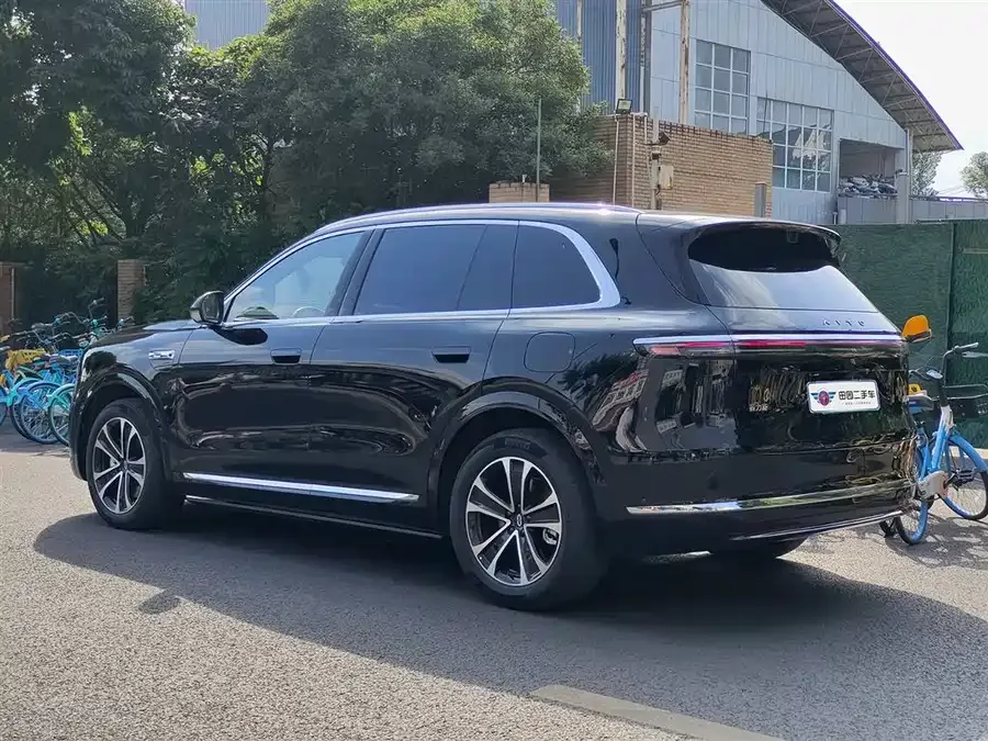 AITO M7 Wenjie M7 2026 Extended Range Max 4WD 6-Seater (192-line LiDAR) 2025 — миниатюра 4