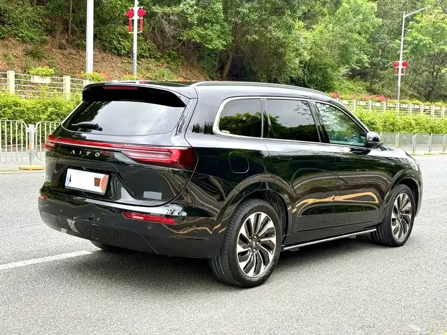 AITO M7 QM7 2022 1.5T 4WD Luxury Edition 2022 — миниатюра 3