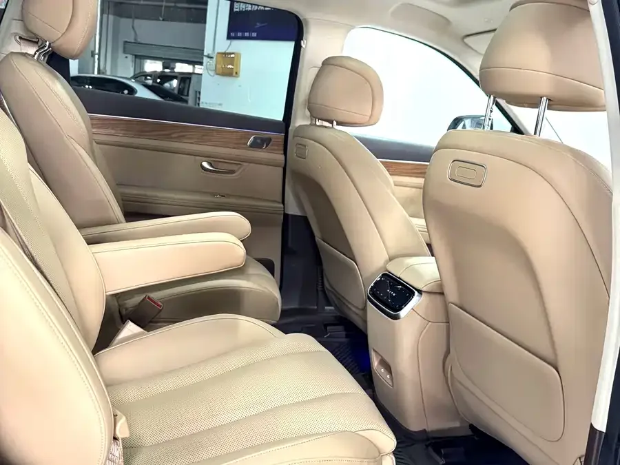 AITO M7 Wenjie M7 2024 1.5T Intelligent Driving 4WD Max Edition 6 Seaters 2024 — миниатюра 5