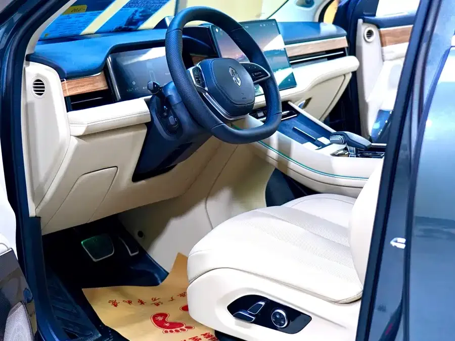 AITO M7 QM7 2022 1.5T RWD Comfort Edition 2023 — миниатюра 4