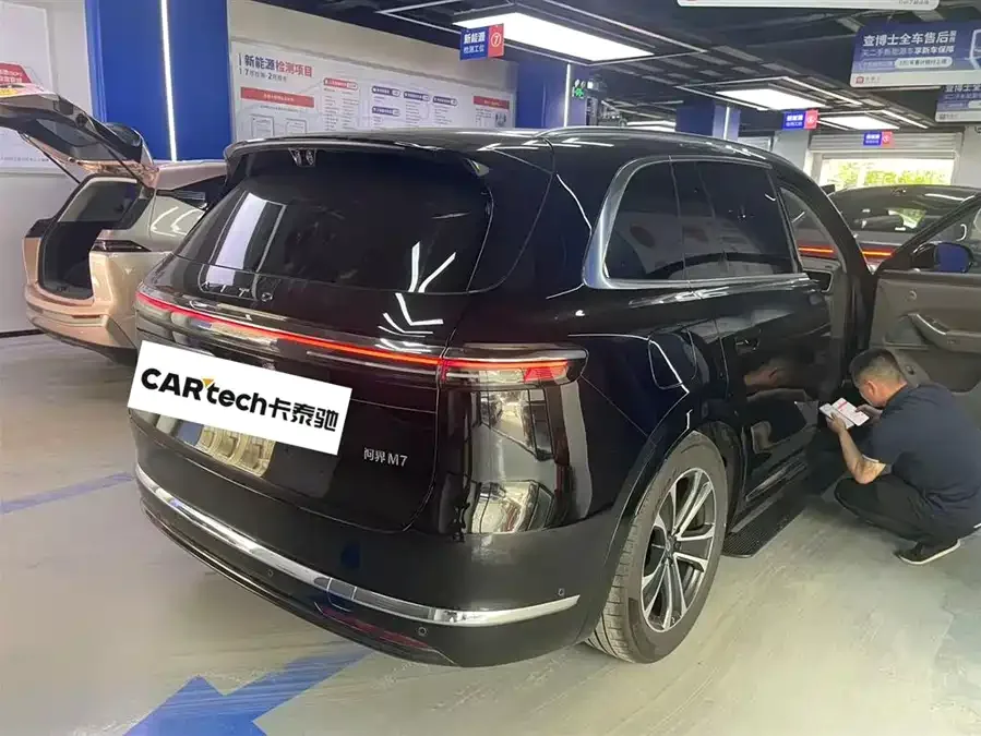 AITO M7 Wenjie M7 2026 Extended Range Ultra 4WD 5-Seater (192-line LiDAR) 2025 — миниатюра 4