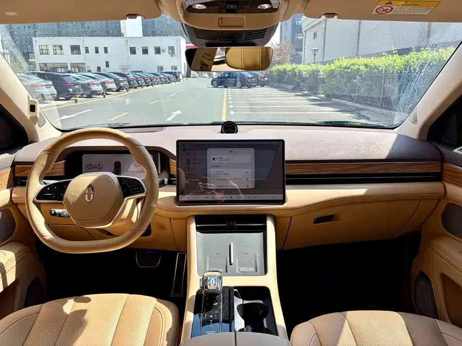 AITO M7 Wenjie M7 2024 1.5T Intelligent Driving 4WD Pro Edition 5 Seaters 2025 — миниатюра 3