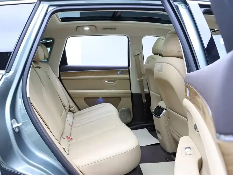 AITO M7 QM7 2024 1.5T RWD Plus Edition 5 Seaters 2024 — миниатюра 5