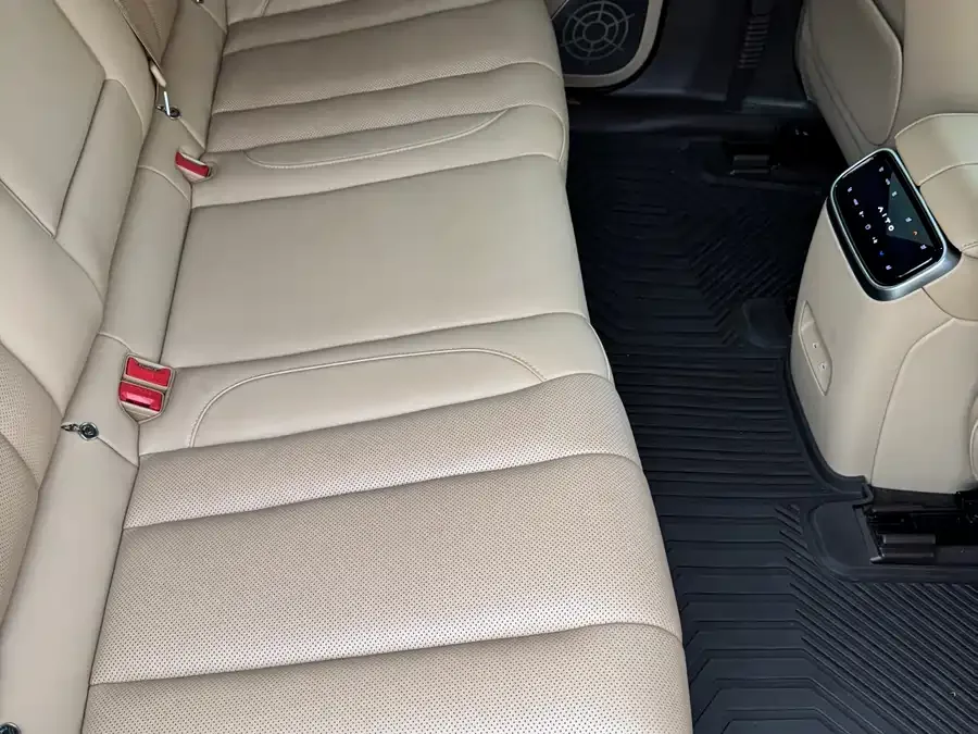 AITO M7 QM7 2024 1.5T RWD Plus Edition 5 Seaters 2024 — миниатюра 3