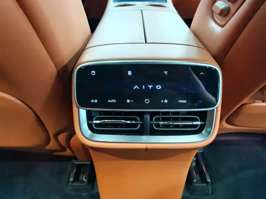 AITO M7 Wenjie M7 2026 Extended Range Ultra 4WD 5-Seater (192-line LiDAR) 2025 — миниатюра 4