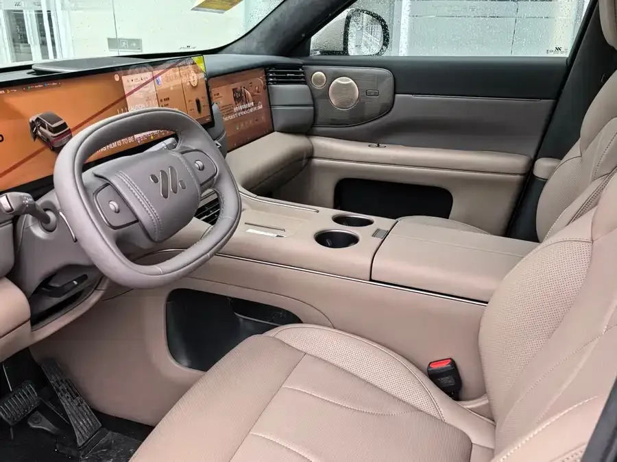 Zhiji Smart LS8 Smart LS8 2026 66 Ultra: Tech Flagship Large Five-Seater 2026 — миниатюра 3