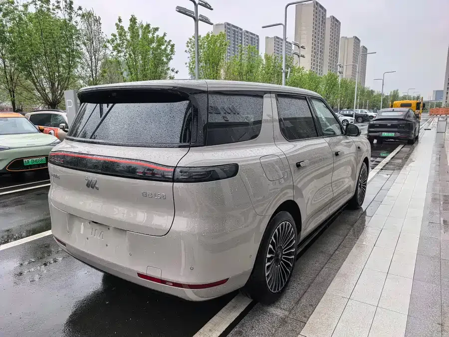 Zhiji Smart LS8 Smart LS8 2026 66 Ultra: Tech Flagship Large Five-Seater 2026 — миниатюра 4