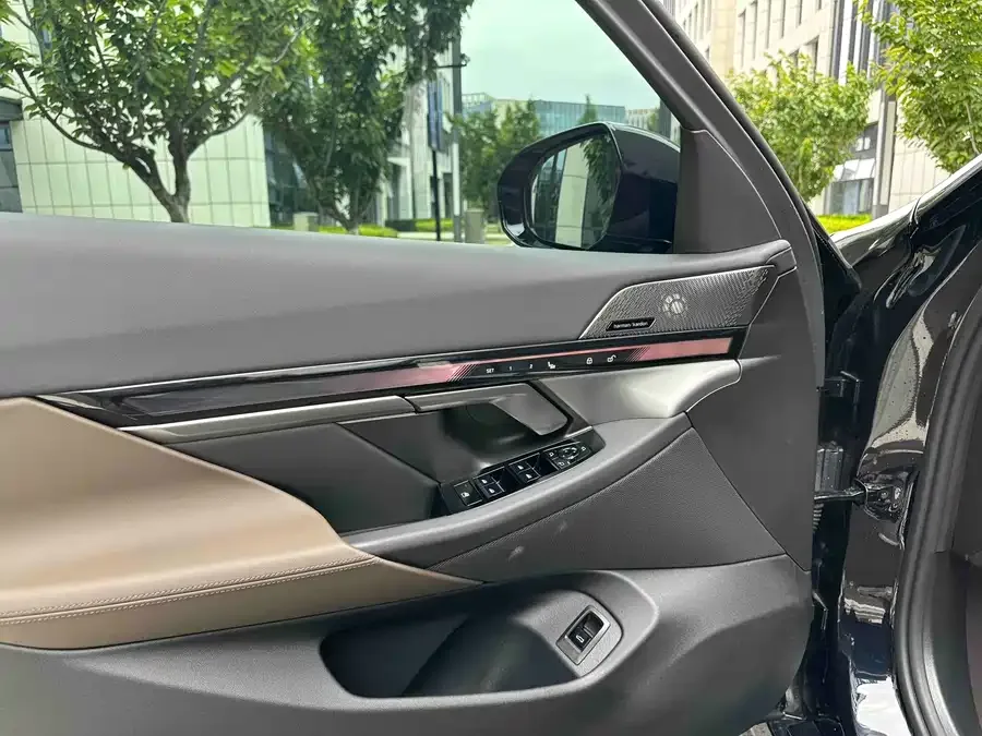 BMW 5 Series BMW 5 Series 2025 530Li Leading M Sport Package 2025 — миниатюра 5