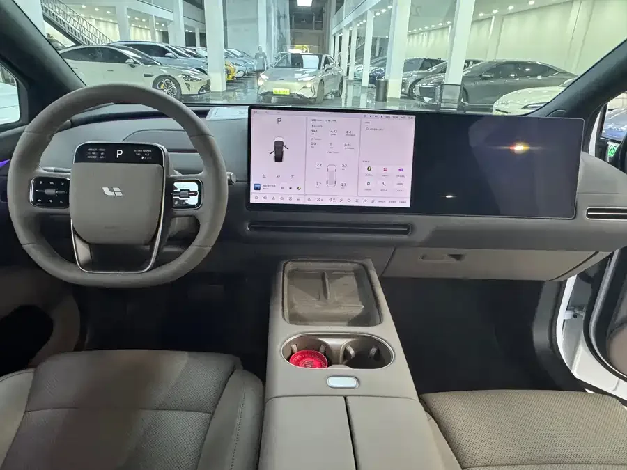 Li Auto i6 Ideal i6 2025 two-wheel drive standard version 2026 — миниатюра 3