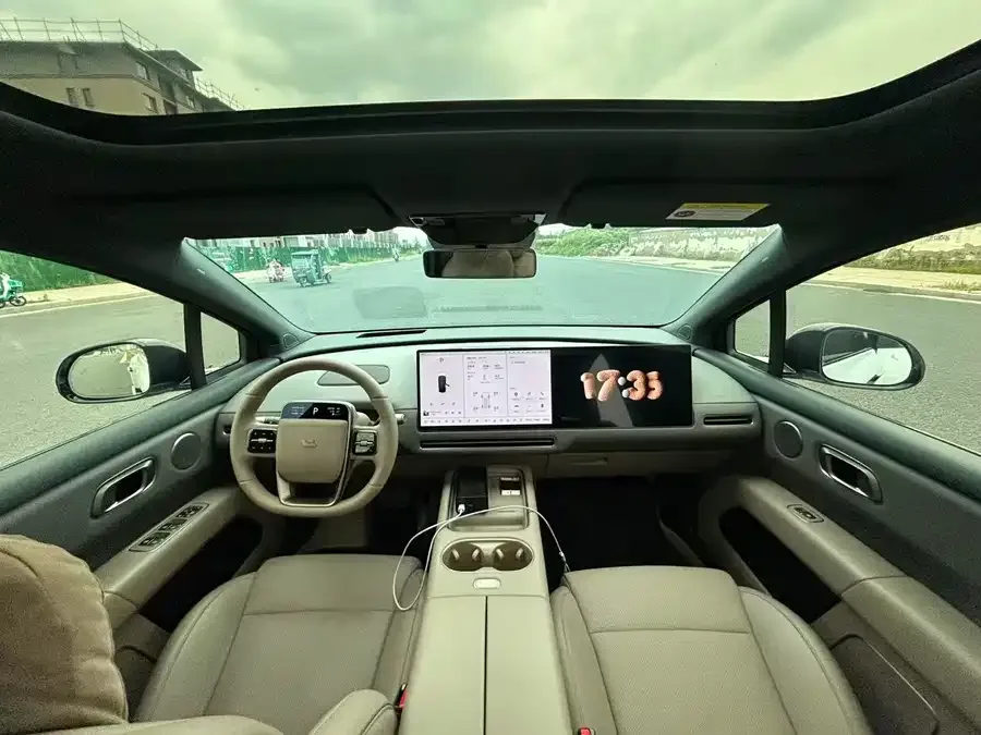 Li Auto i6 Ideal i6 2025 two-wheel drive standard version 2025 — миниатюра 3