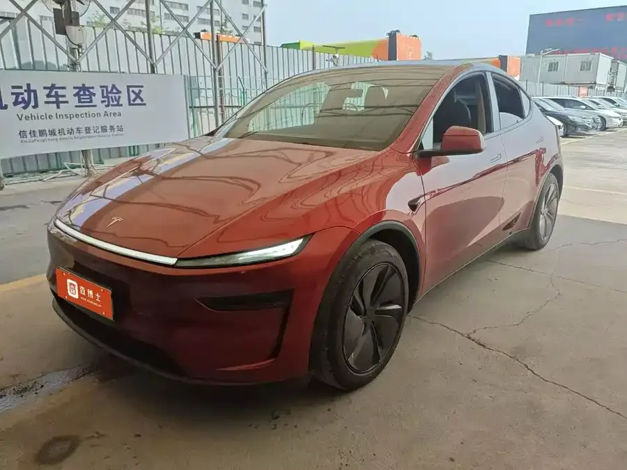 Tesla Model Y 2025