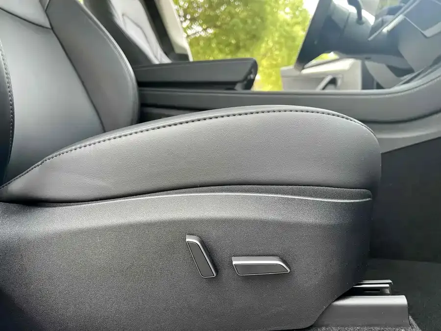Tesla Model Y Model Y 2023 rear-wheel drive version 2023 — миниатюра 4