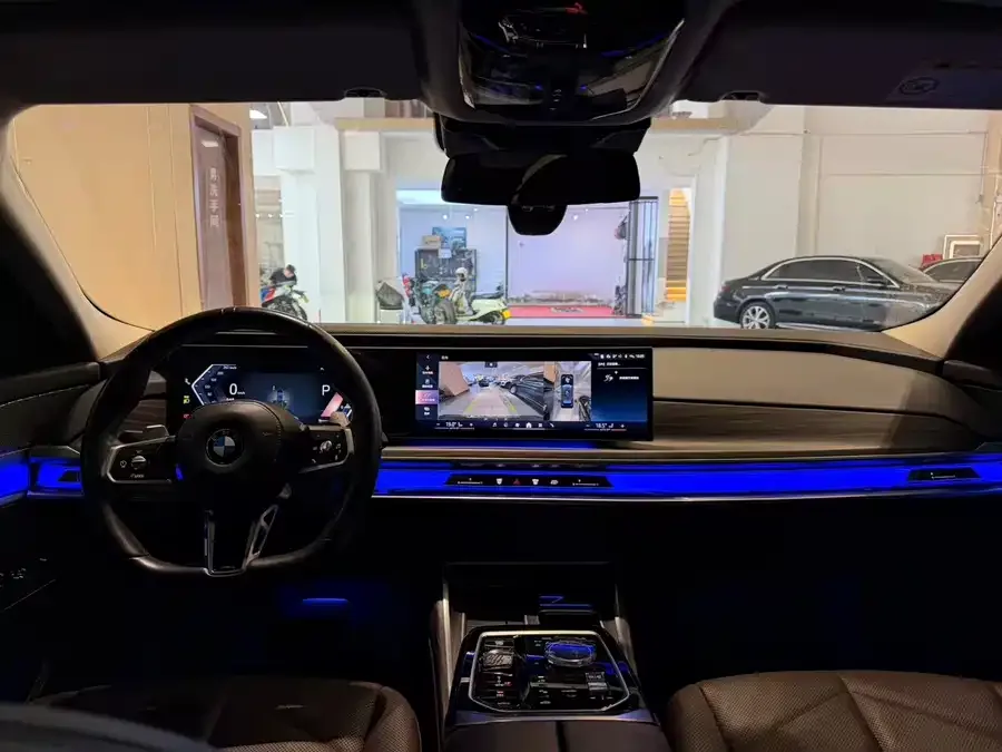 BMW 7 Series BMW 7 Series 2023 735Li Luxury Package 2023 — миниатюра 2