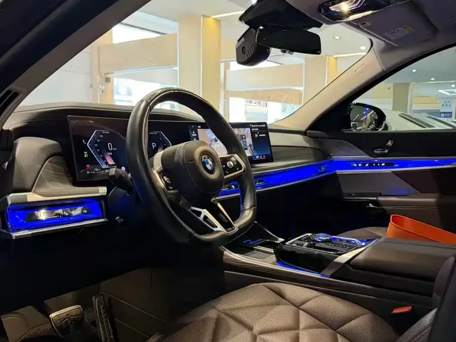 BMW 7 Series BMW 7 Series 2023 735Li Luxury Package 2023 — миниатюра 4