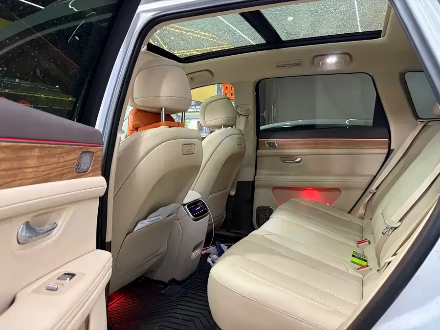 AITO M7 QM7 2024 1.5T RWD Plus Edition 5 Seaters 2023 — миниатюра 2