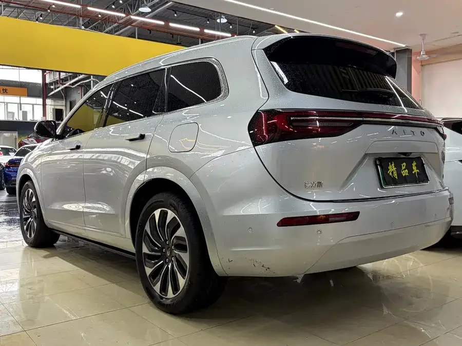 AITO M7 QM7 2024 1.5T RWD Plus Edition 5 Seaters 2023 — миниатюра 3