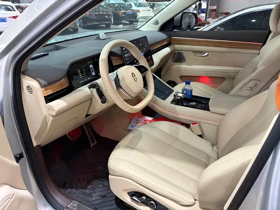 AITO M7 QM7 2024 1.5T RWD Plus Edition 5 Seaters 2023 — миниатюра 4