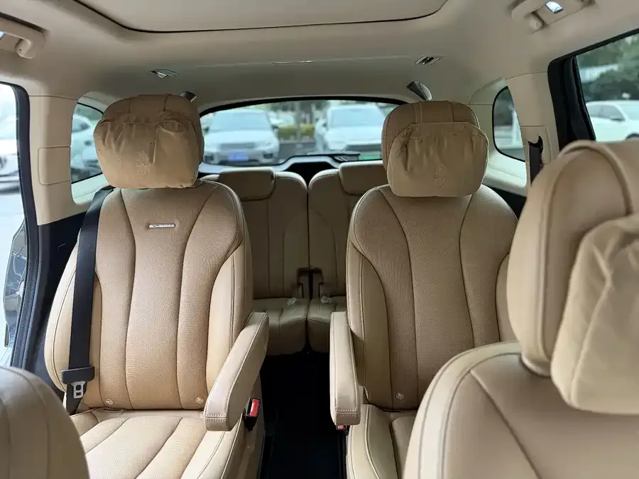AITO M7 QM7 2022 1.5T 4WD Luxury Edition 2023 — миниатюра 3