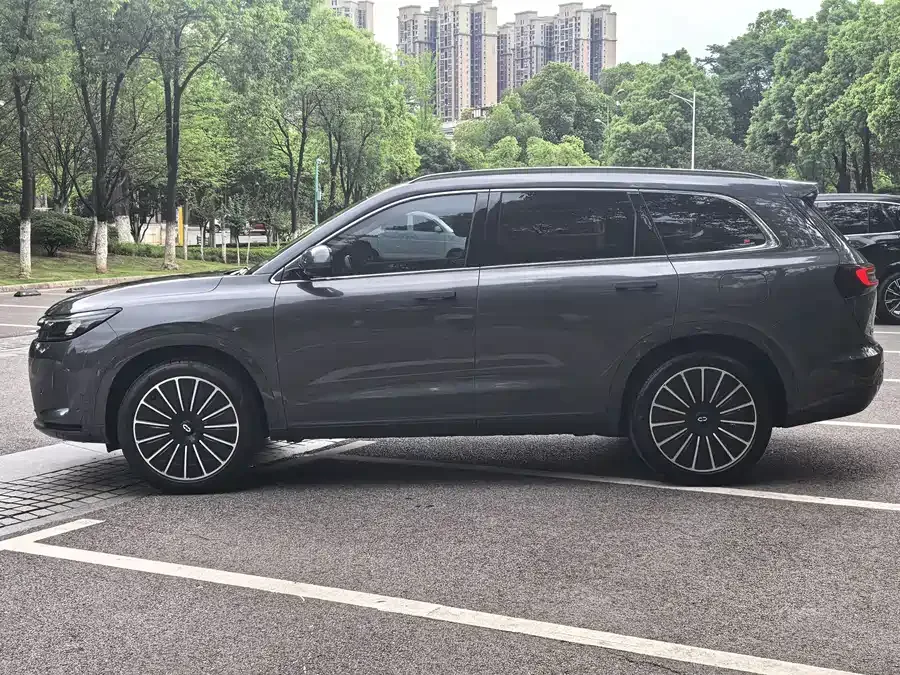 AITO M7 QM7 2022 1.5T 4WD Luxury Edition 2023 — миниатюра 2