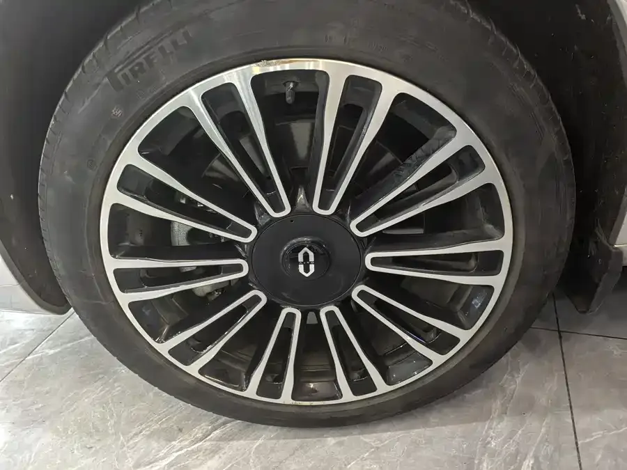 AITO M7 QM7 2024 1.5T RWD Plus Edition 5 Seaters 2024 — миниатюра 5