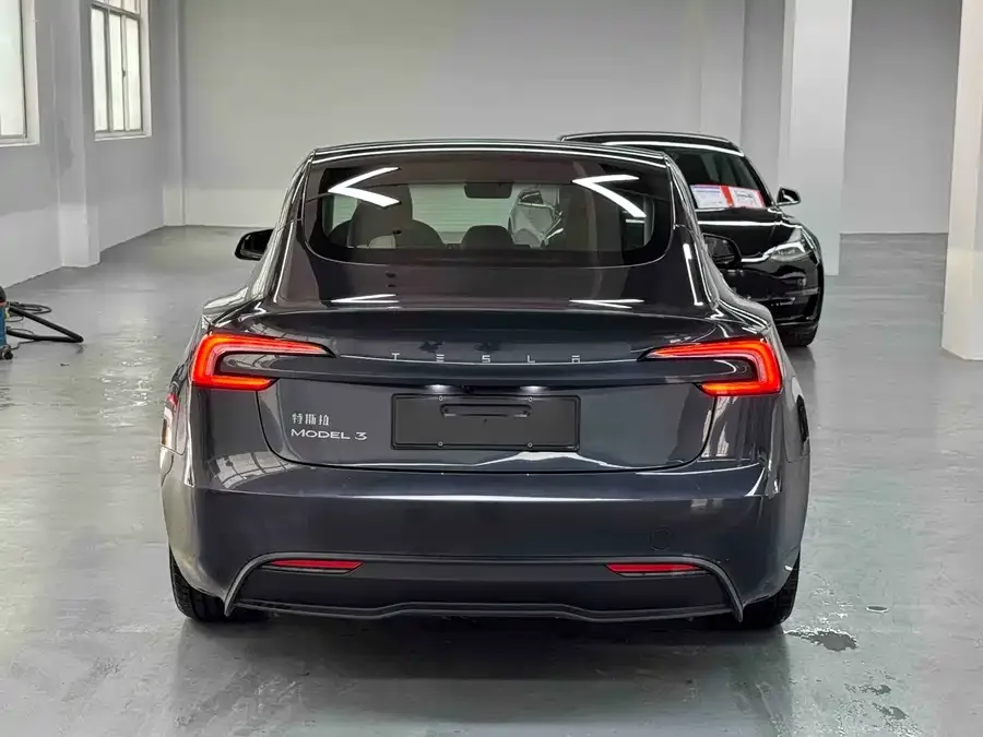 Tesla Model 3 Model 3 2025 rear-wheel drive version 2025 — миниатюра 3