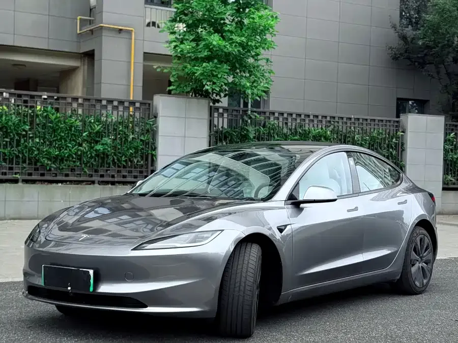 Tesla Model 3 2025