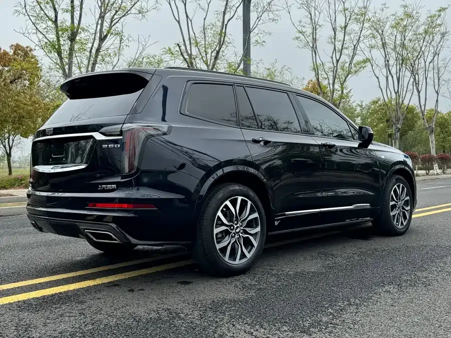 Cadillac XT6 2022 2.0T 6-seat 4WD Premium Edition 2023 — миниатюра 3