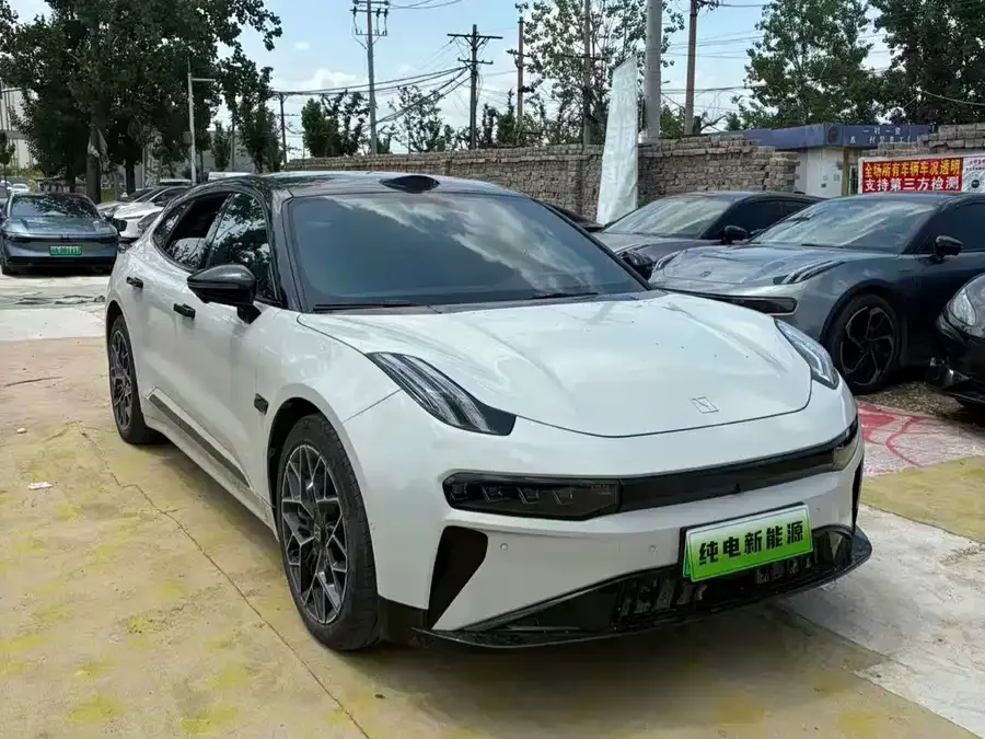 Zeekr 001 2025