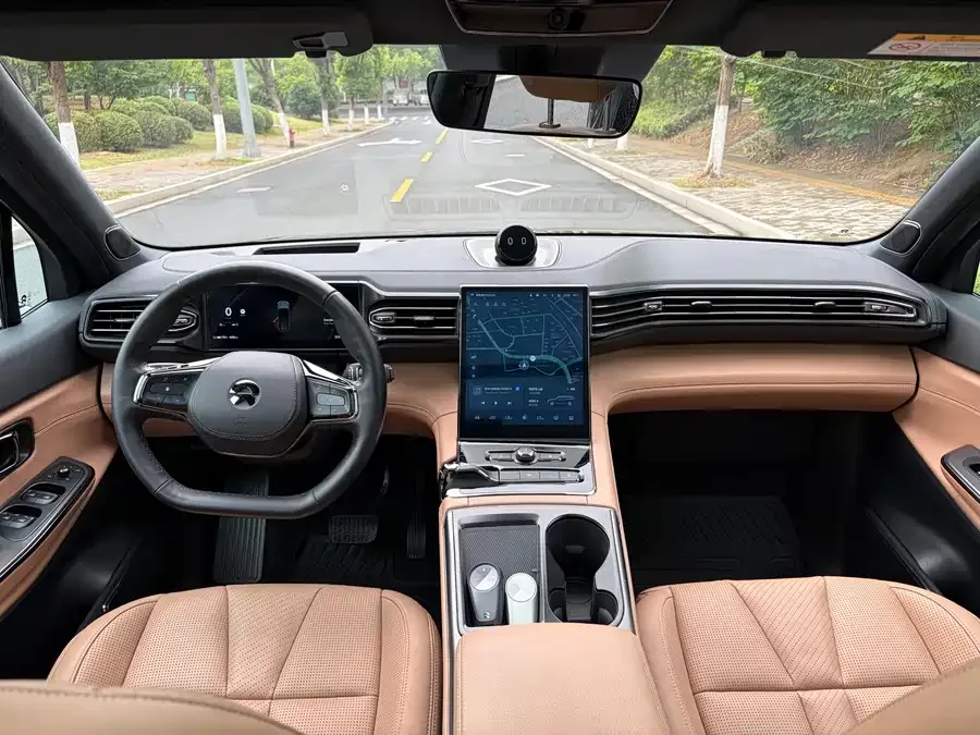 NIO ES8 NIO ES8 2022 100kWh Signature Edition Six Seaters 2022 — миниатюра 2