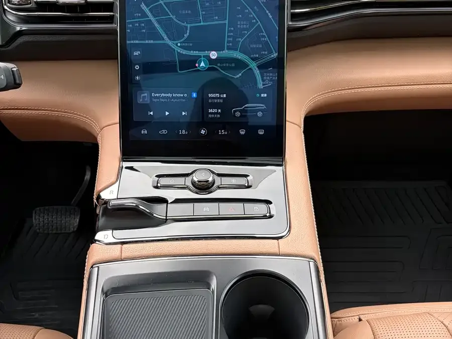 NIO ES8 NIO ES8 2022 100kWh Signature Edition Six Seaters 2022 — миниатюра 3