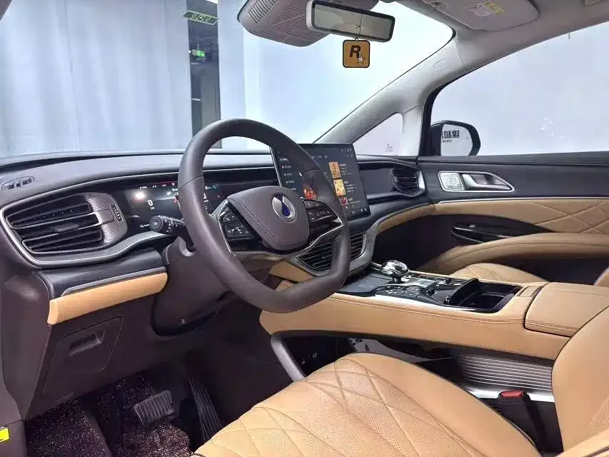 BYD D9 DENZA D9 2024 DM-i 980 4WD Premium Edition 2024 — миниатюра 2