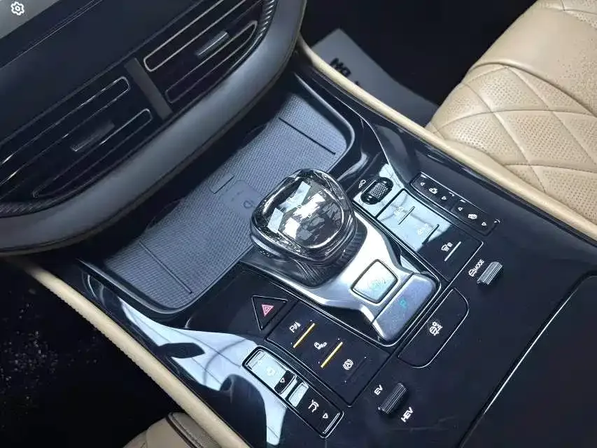 BYD D9 DENZA D9 2024 DM-i 980 4WD Premium Edition 2024 — миниатюра 3