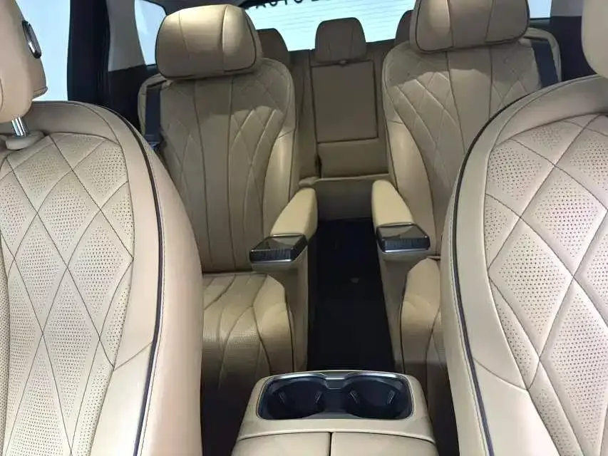 BYD D9 DENZA D9 2024 DM-i 980 4WD Premium Edition 2024 — миниатюра 4