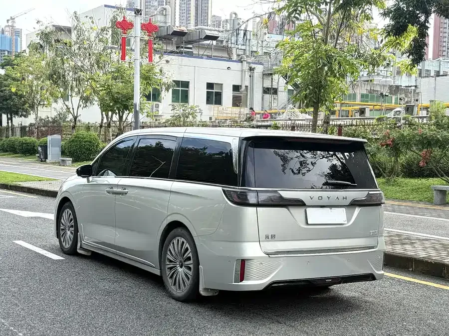 Voyah Lantu Dreamer 2022 Lantu Dreamer 0 Carbon Edition Dream + Smart Package 475km 2023 — миниатюра 2
