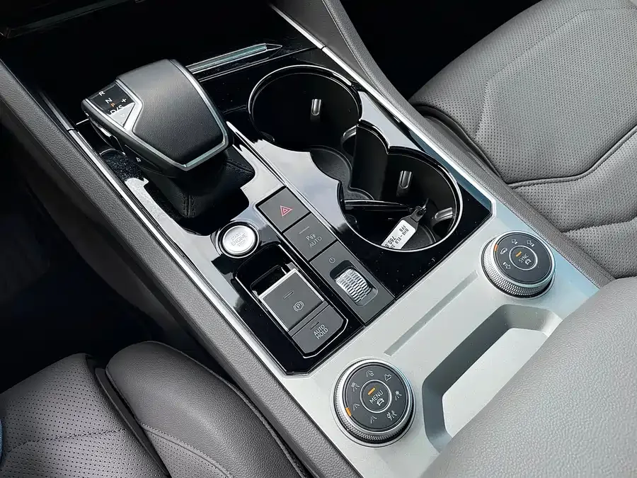 Volkswagen Touareg Touareg 2023 3.0TSI Ruixiang Edition Obsidian Sports Package 2023 — миниатюра 4