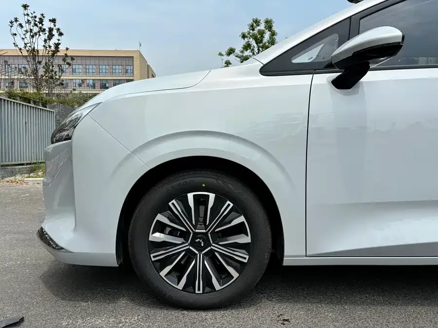 Wuling Starlight 730 New Energy Starlight 730 New Energy 2025 Pure Electric 500km Luxury Model 2026 — миниатюра 4