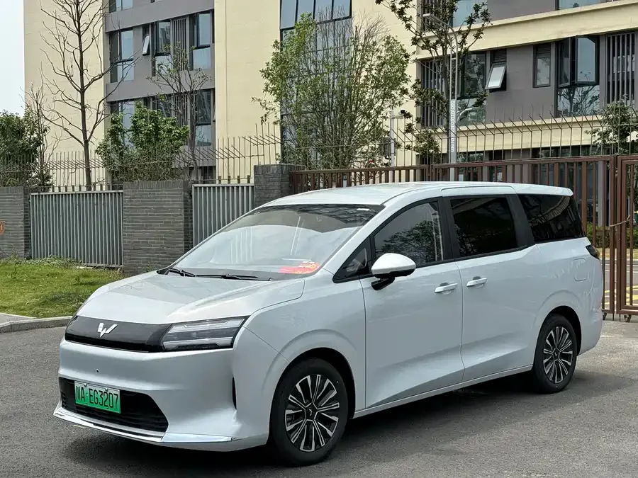 Wuling Starlight 730 New Energy Starlight 730 New Energy 2025 Pure Electric 500km Luxury Model 2026 — фото 1, купить с доставкой в Москву